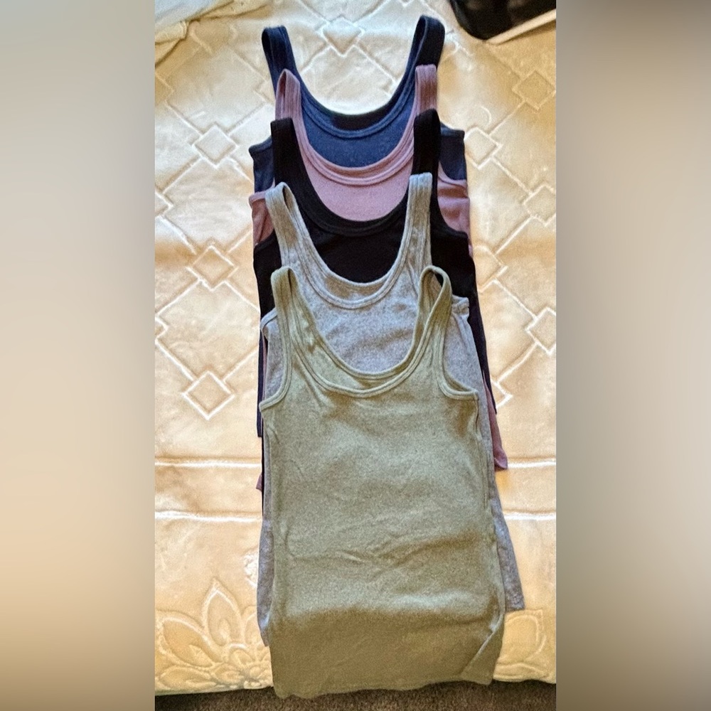 5 size medium Denver Hayes slim fitting tank tops